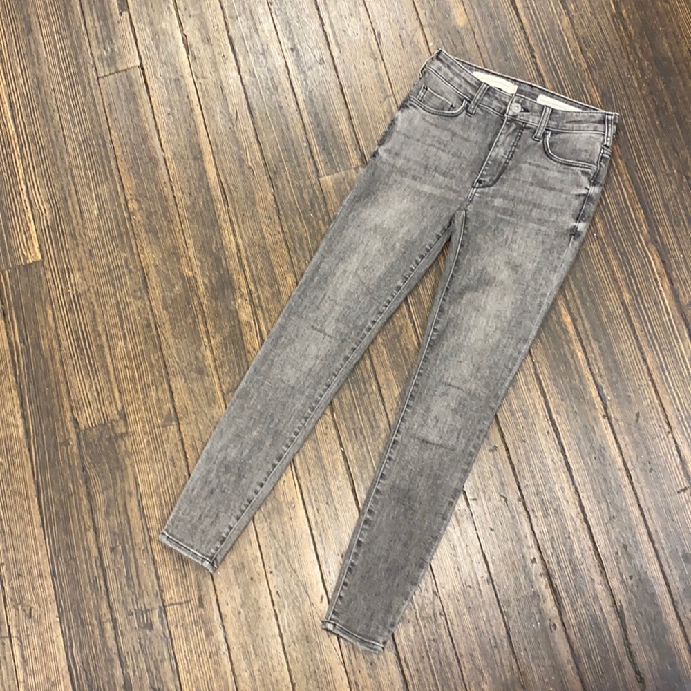 Pilcro and the Letterpress Gray high-rise denim legging.